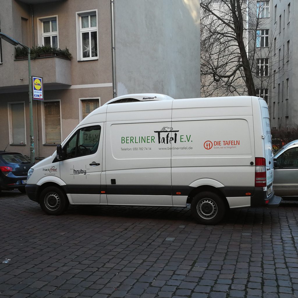 Bus der Berliner Tafel bei der Runde am morgen.