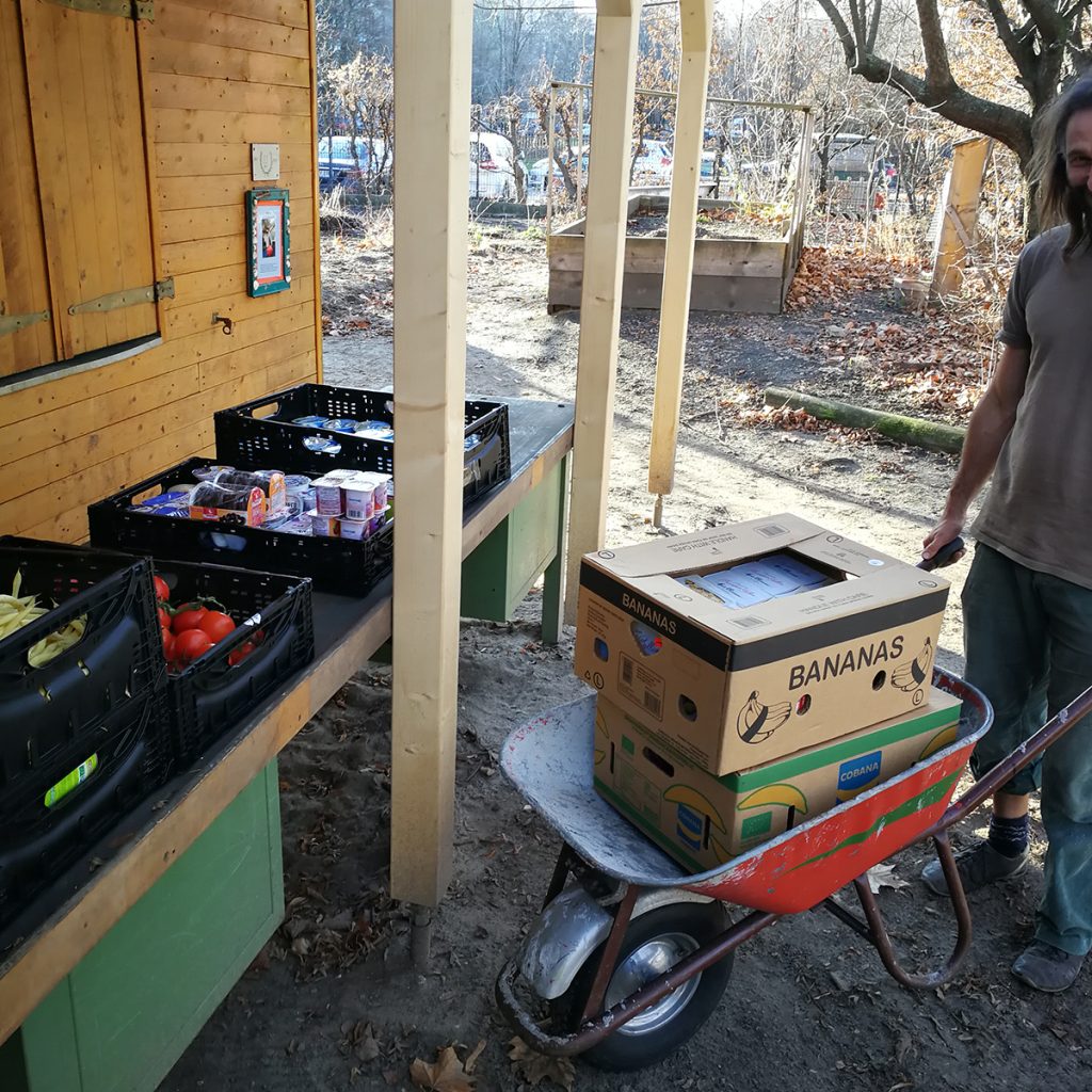 Ankunft der Waren beim Abenteuerspielplatz Telux