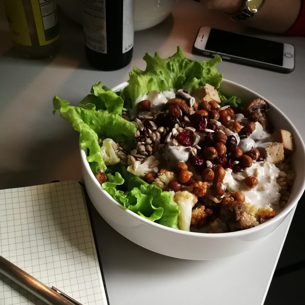 Hydrokultur-Salat in der Bowl