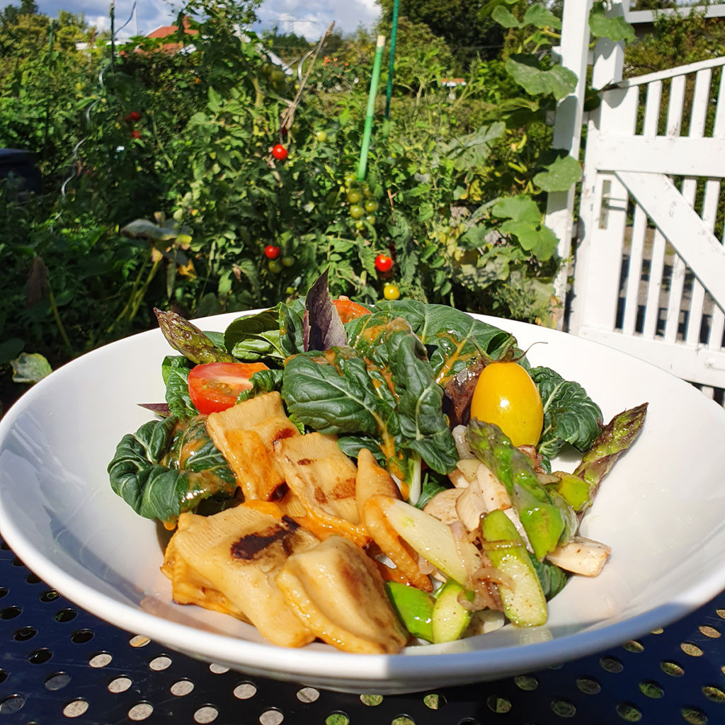 Dosenravioli kreativ: Gegrillt mit Pakshoi und grünem Spargel