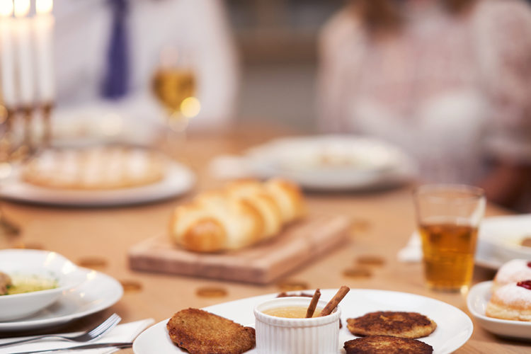 Hanukkah: Das Wunder voll Fett feiern