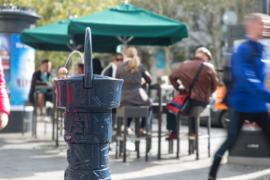 blauer Berliner Trinkbrunnen