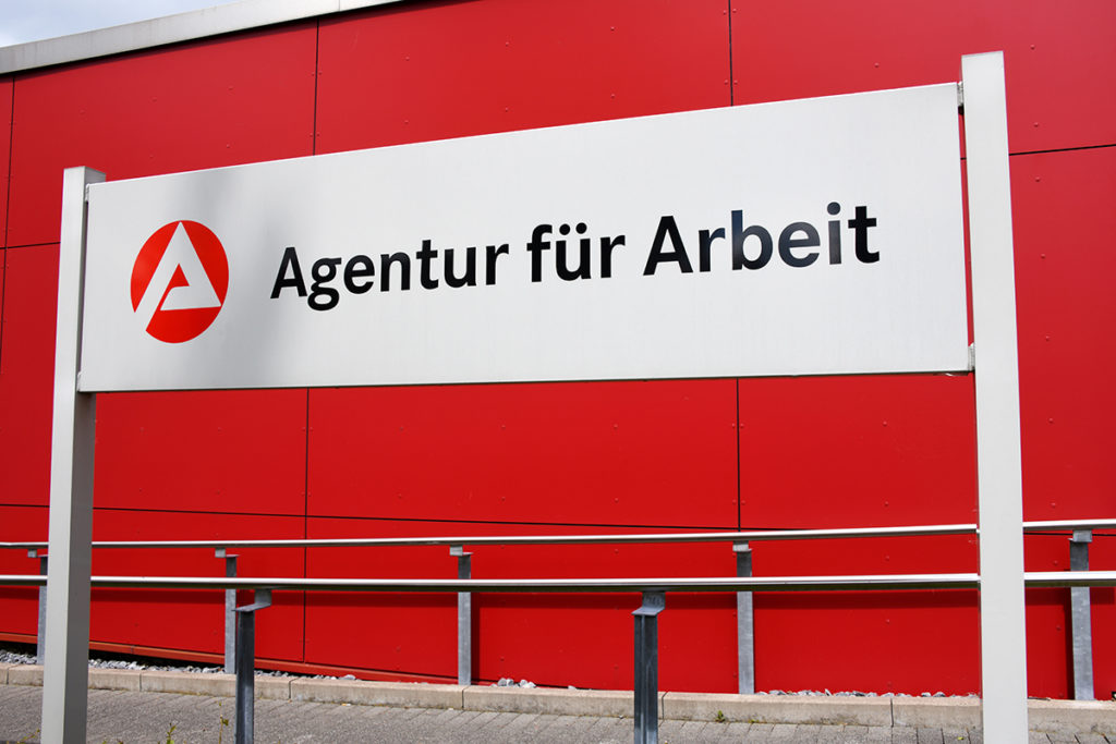 Schild der Agentur für Arbeit