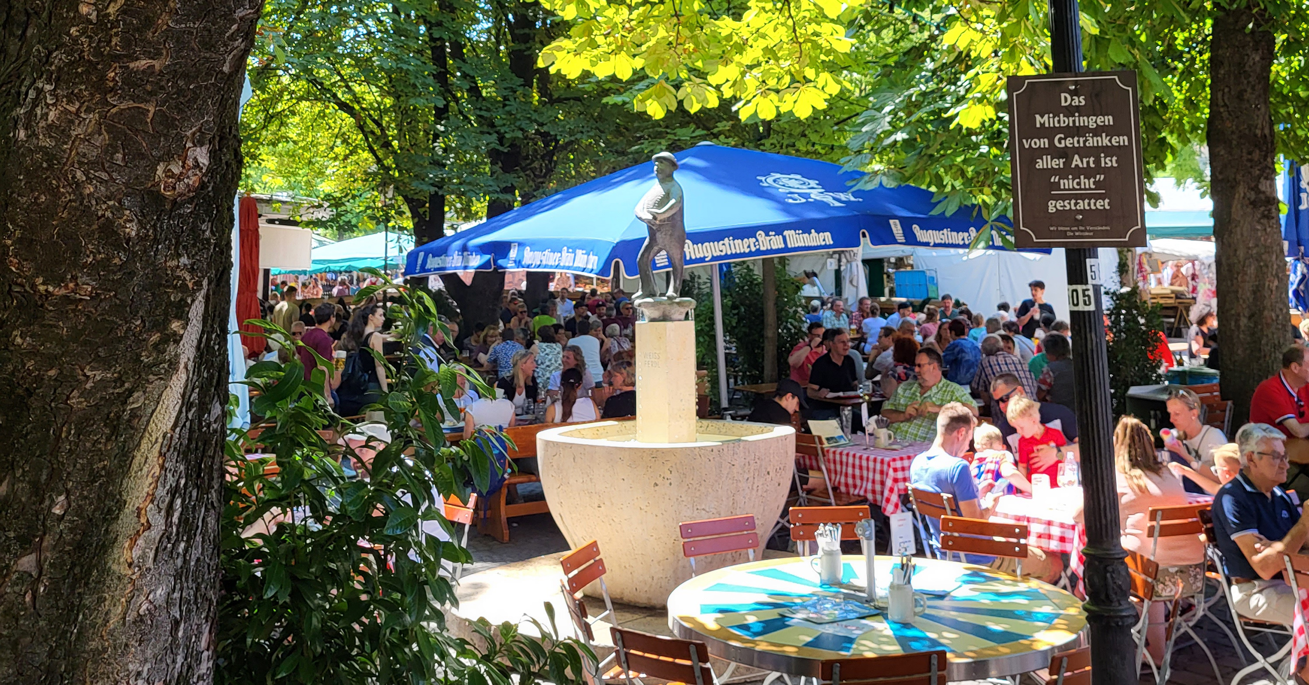 Biergarten auf dem Viktualienmarkt