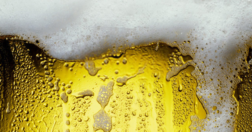 Pils mit Schaumkrone