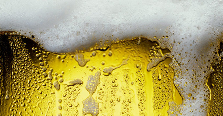 Pils mit Schaumkrone