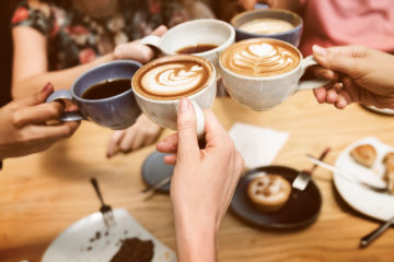 Kaffeetassen mit verschiedenen Kaffeesorten