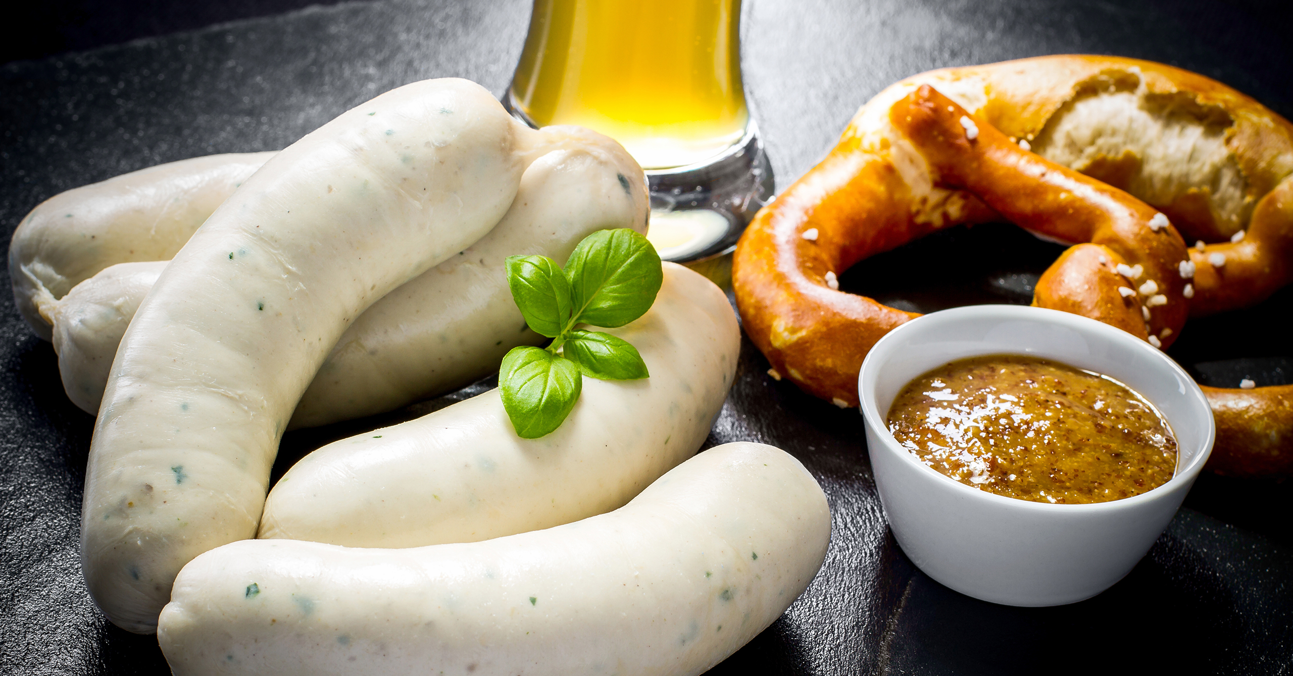 original Müncher Weißwurst mit Brezeln und süßem Senf