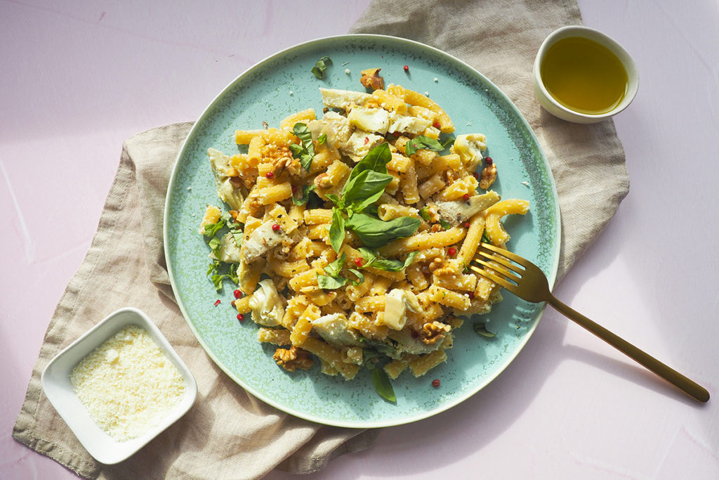 Rigatoni mit Artischocken, Parmesan und Walnüssen