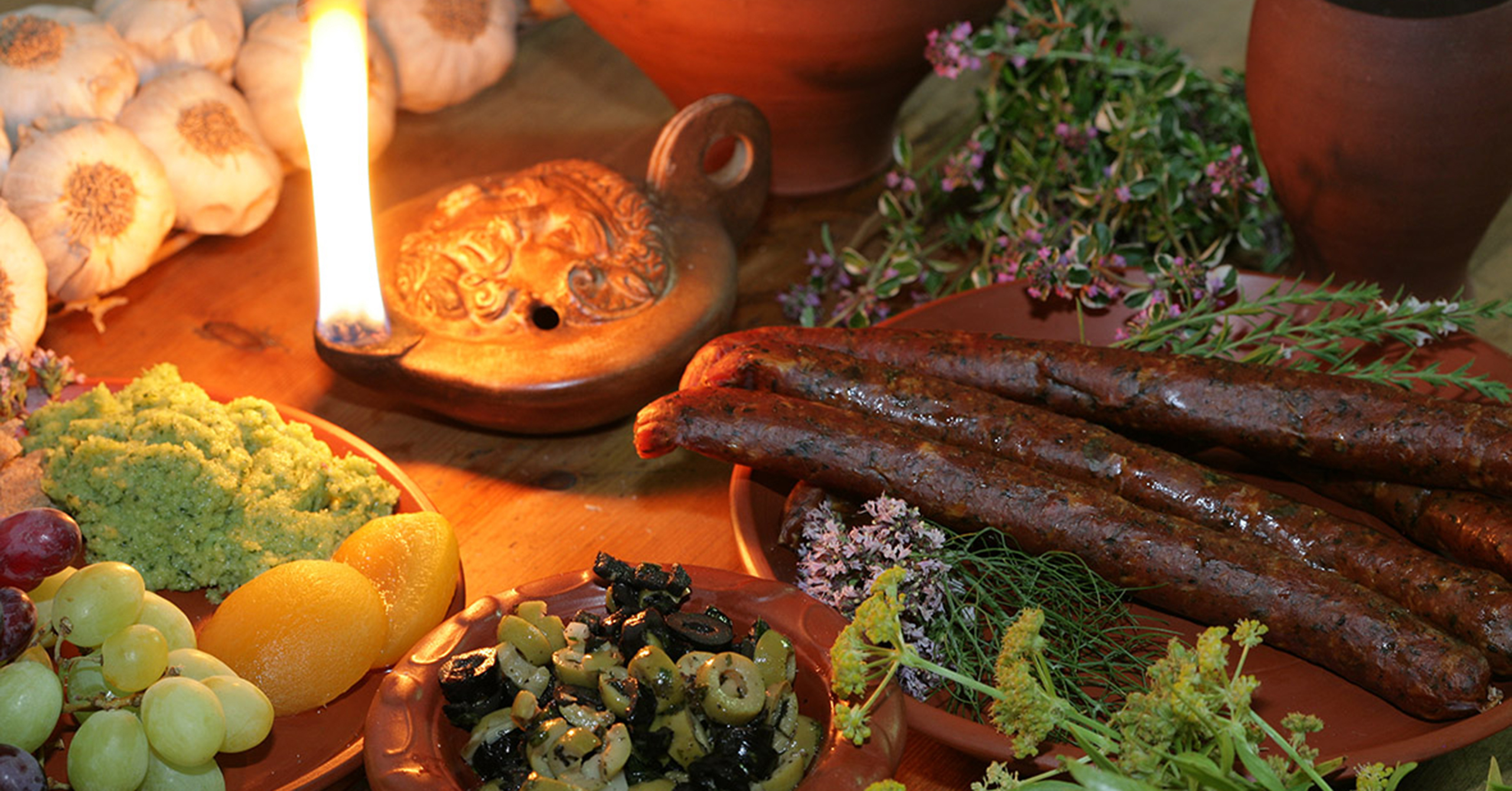 Römische Mahlzeit mit Räucherwürstchen