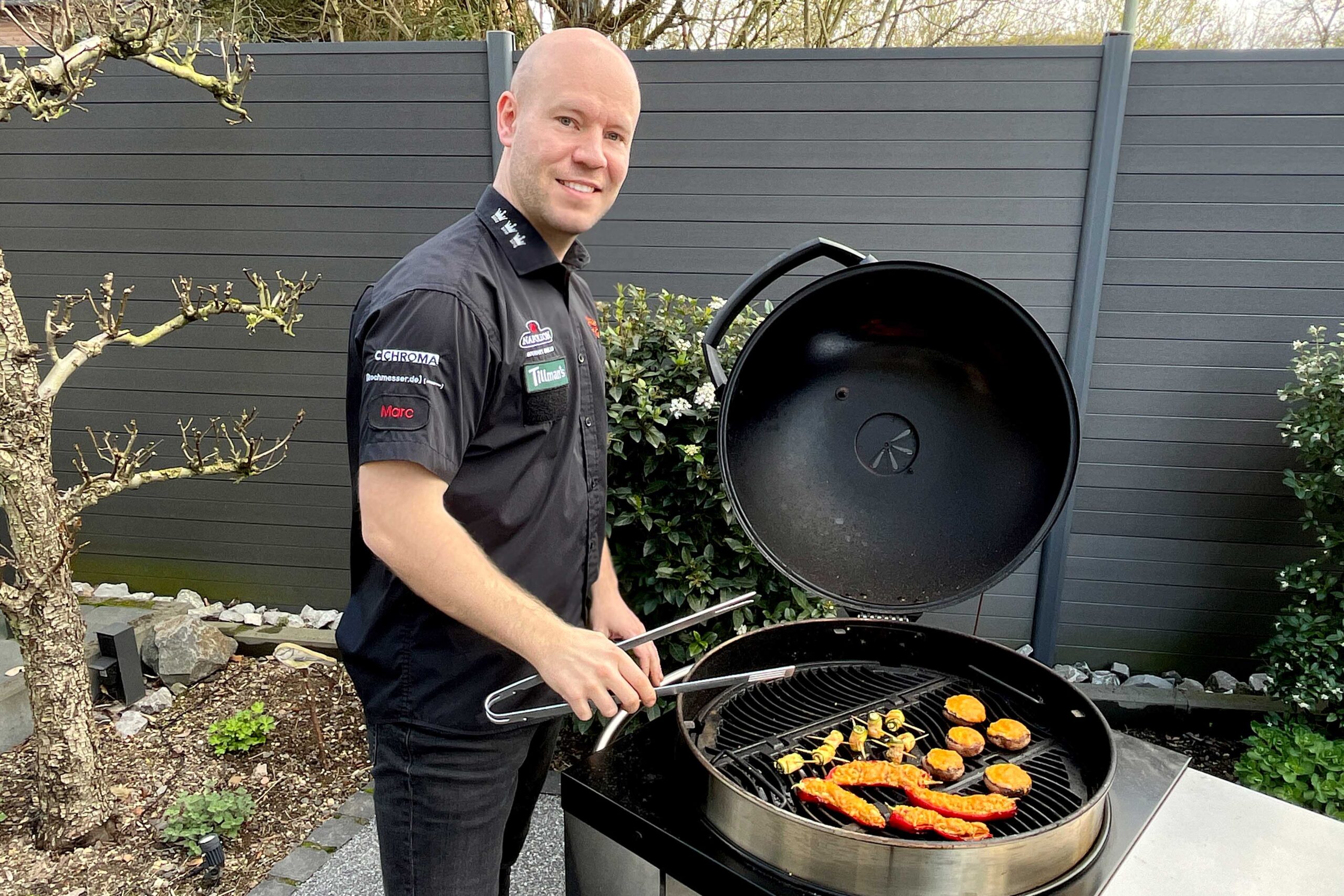 Marc Kastleiner vom Team GutGlut am Grill.