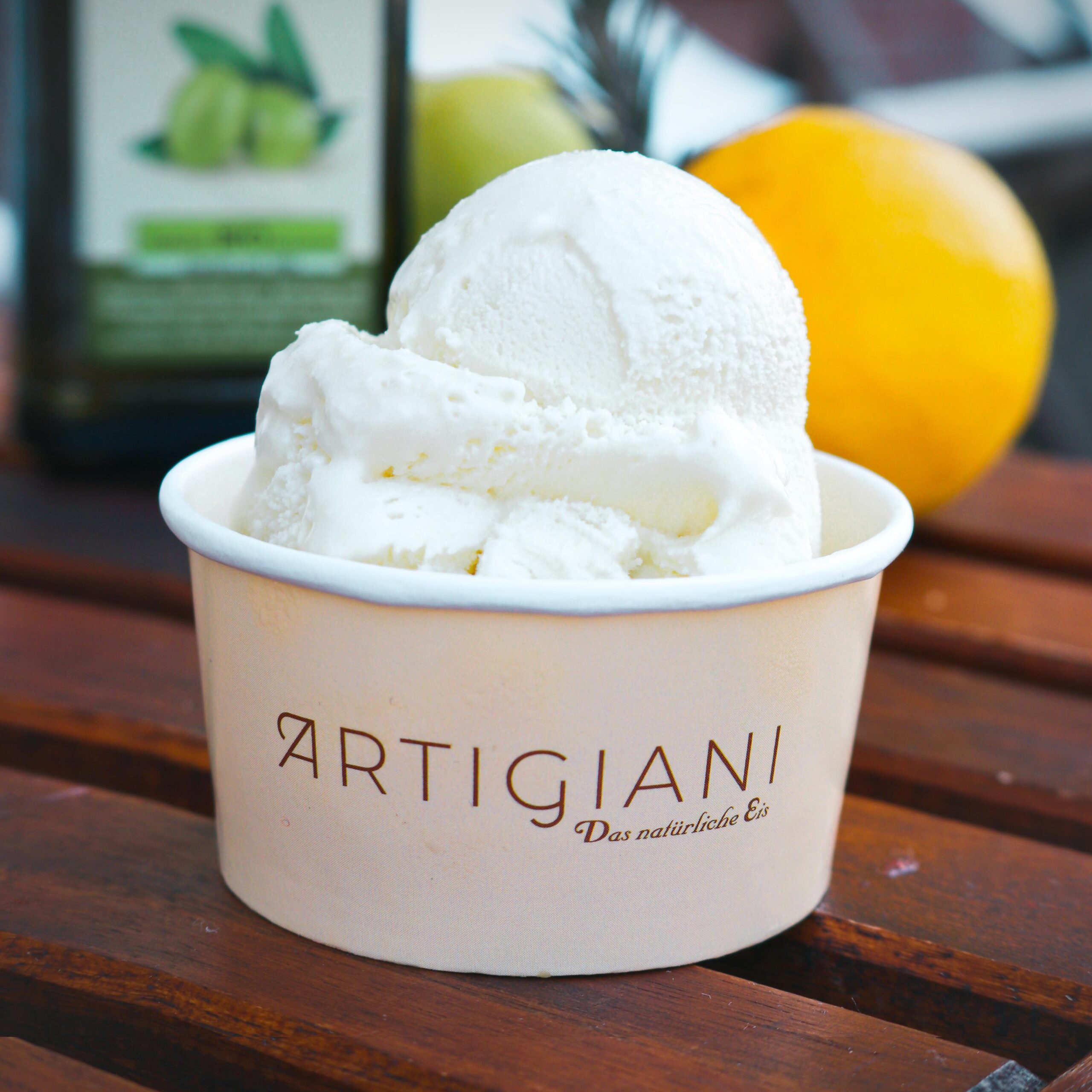 Eisbecher mit Mediterraneo-Eis von Artigiani