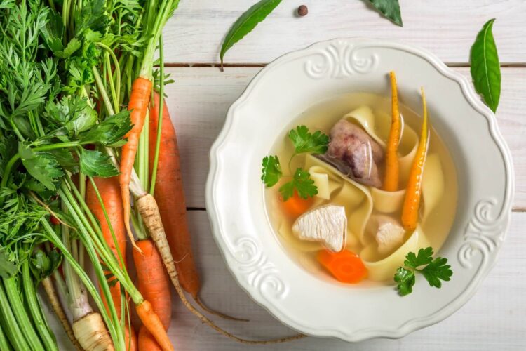 Hühnersuppe, jenseits des Suppentellerrands