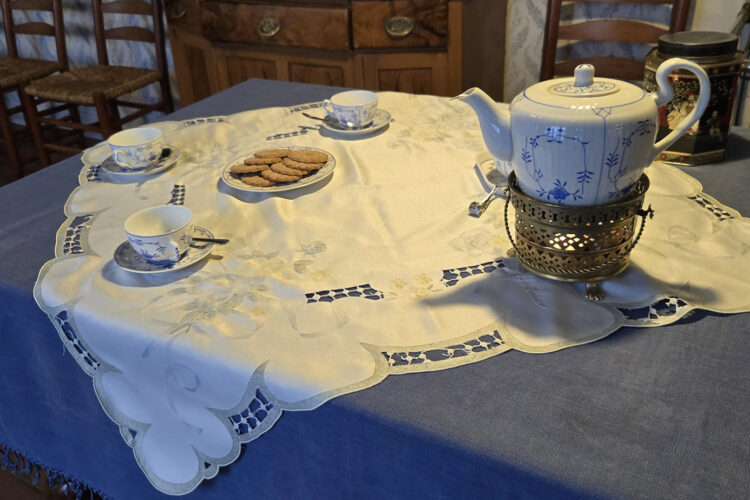 Mit Wolken und Kluntjes – Ostfriesische Teezeremonie